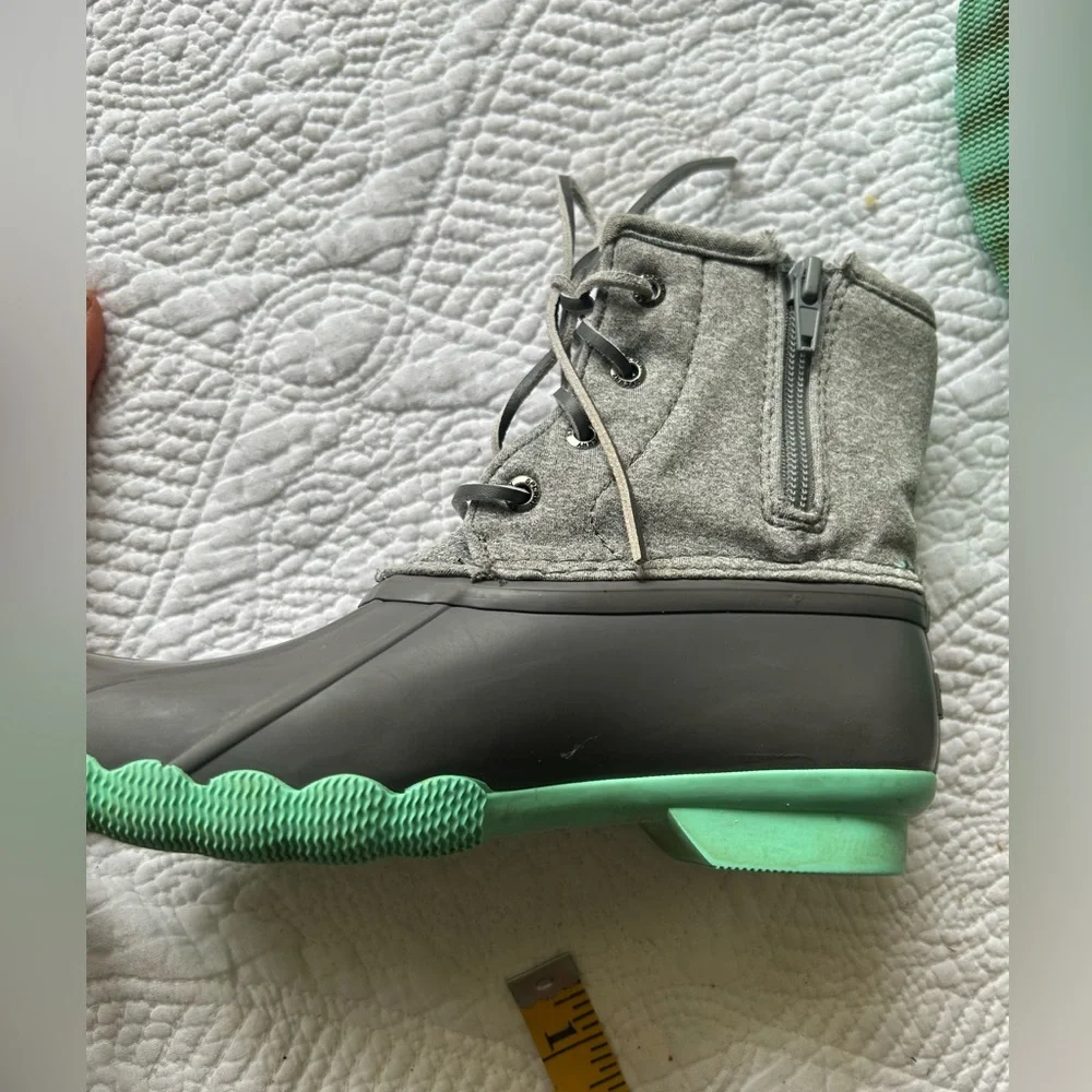 Sperry Saltwater Boot Y3 (W5). Grey fabric/grey rubber base w/green. Great shape